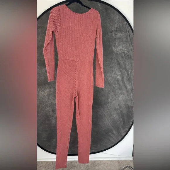 Fashion Nova Rose Red Ribbed Twist-Front Long Sleeve Jumpsuit | XL NWT - Picture 4 of 7